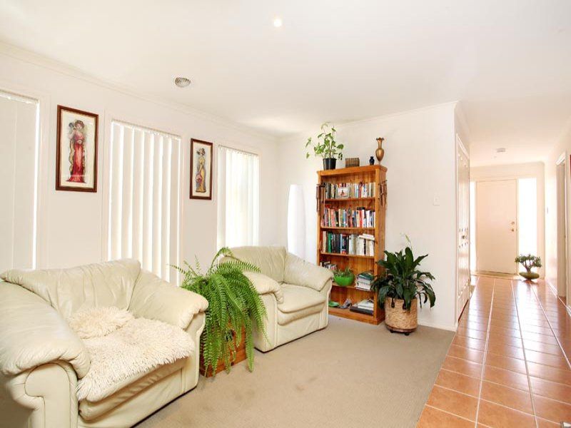 9 Claretown Avenue, Caroline Springs - Thumbnail 6