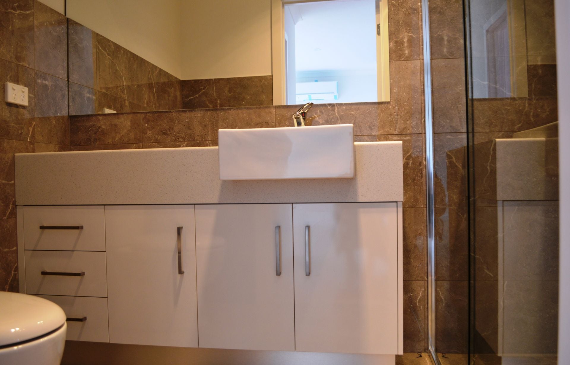 CENTRALLY LOCATED MODERN UNIT  *Insp Sat 6th May @ 9:30am*