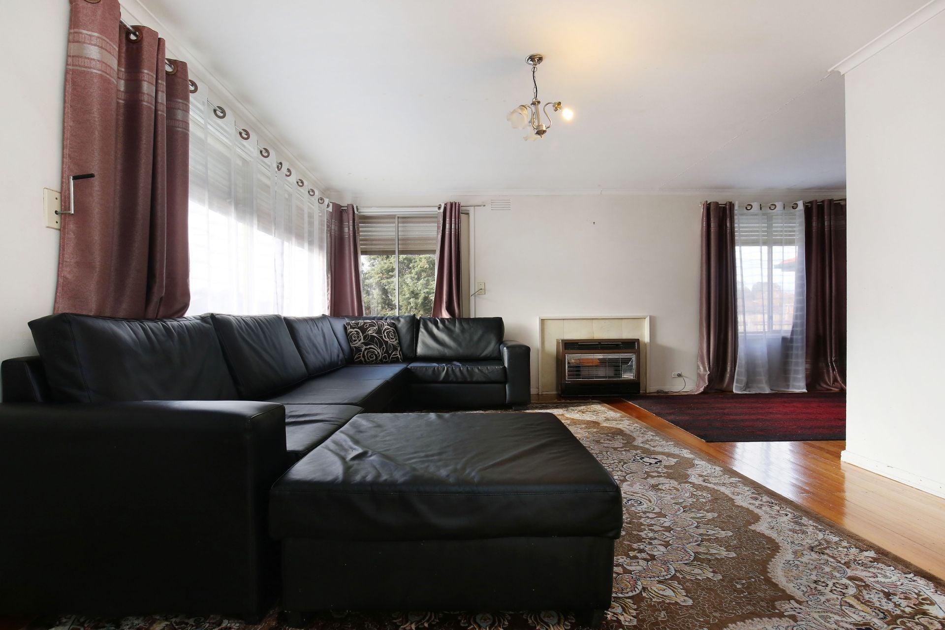LOCATION, POTENTIAL, LAND ( APPROX 710m2 )