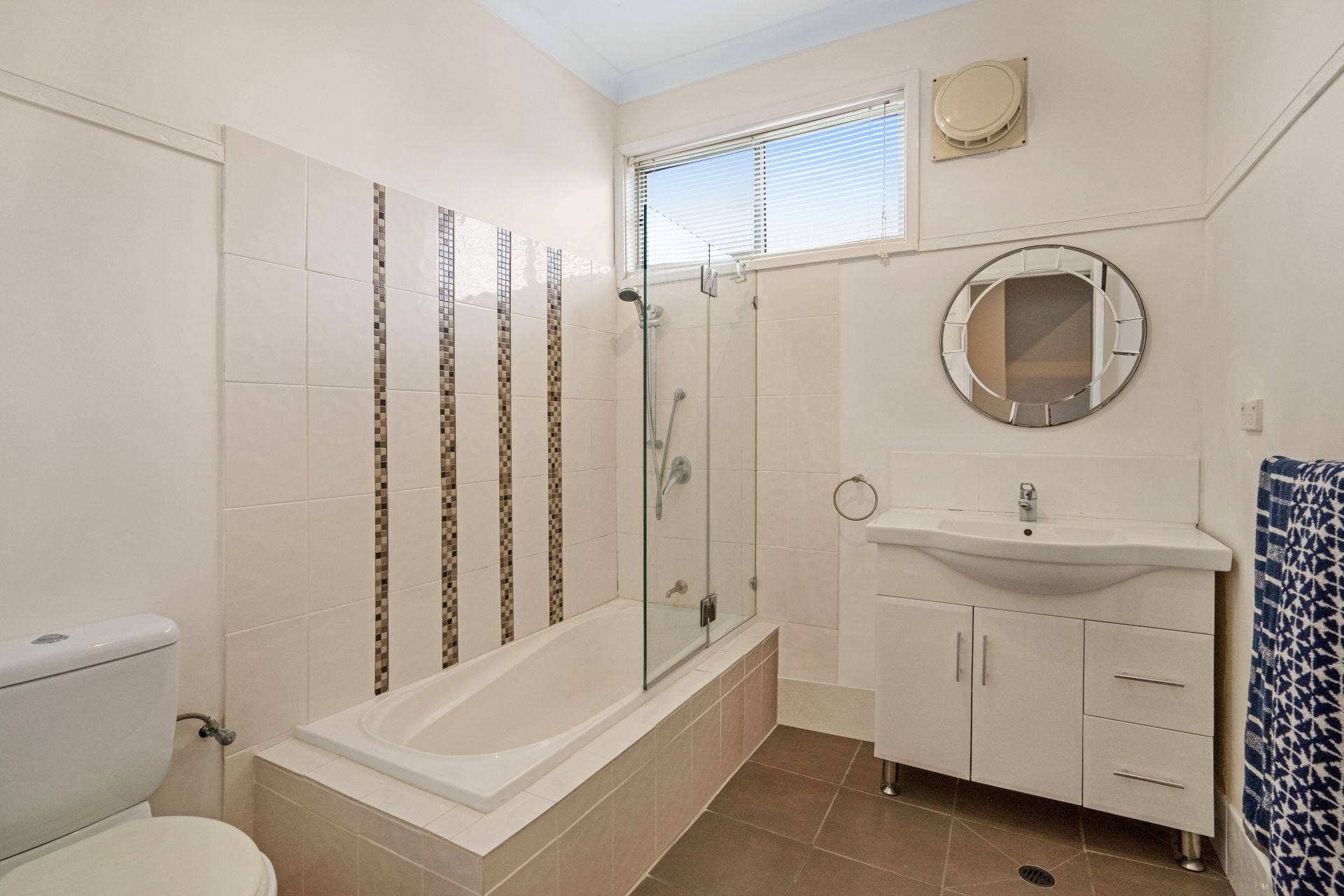 10 York Crescent Belmont North NSW, Belmont North - Thumbnail 7
