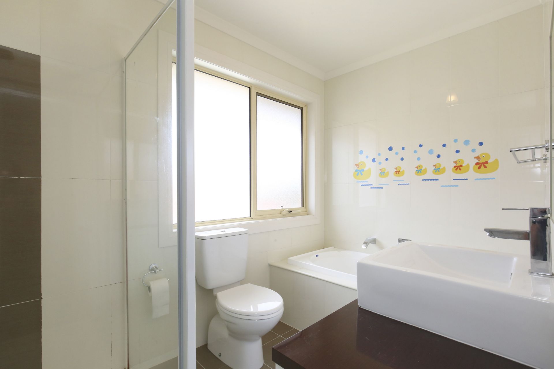 Modern, Bright & Spacious!