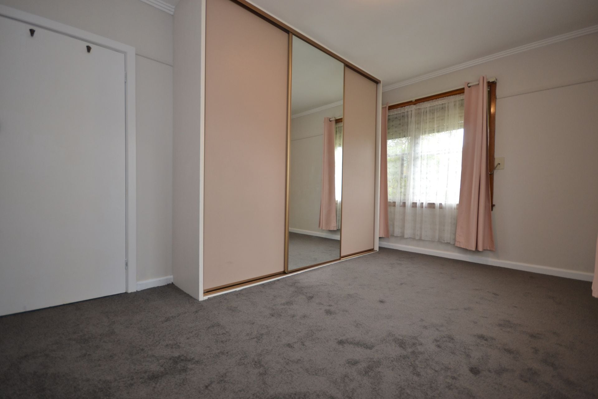 CUTE, COSY AND CONVENIENTLY LOCATED