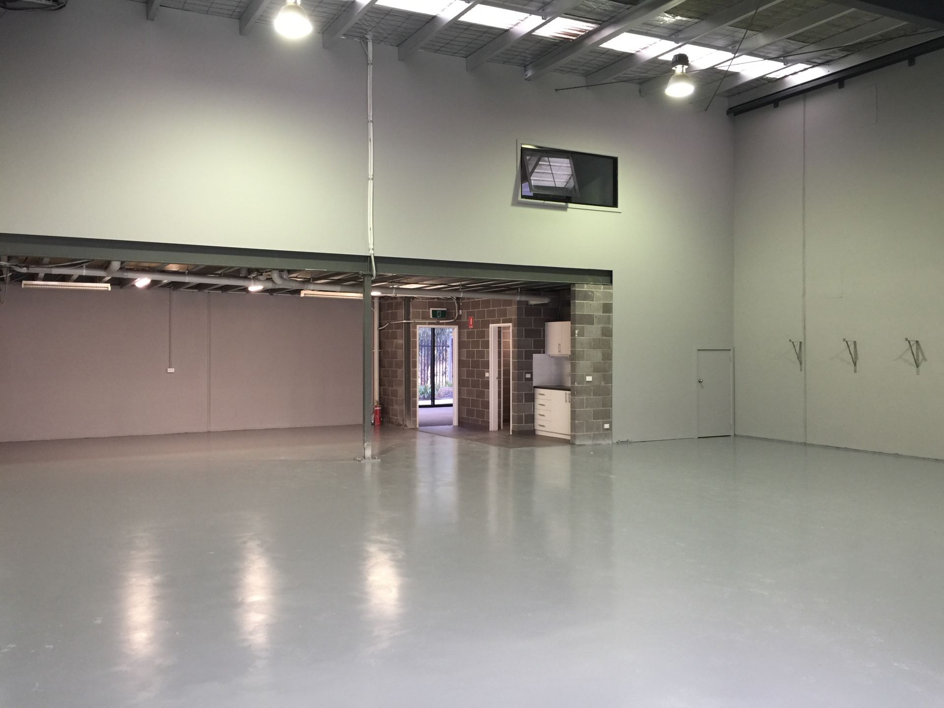 AS NEW 304 SQM WAREHOUSE IN M & M BUSINESS PARK