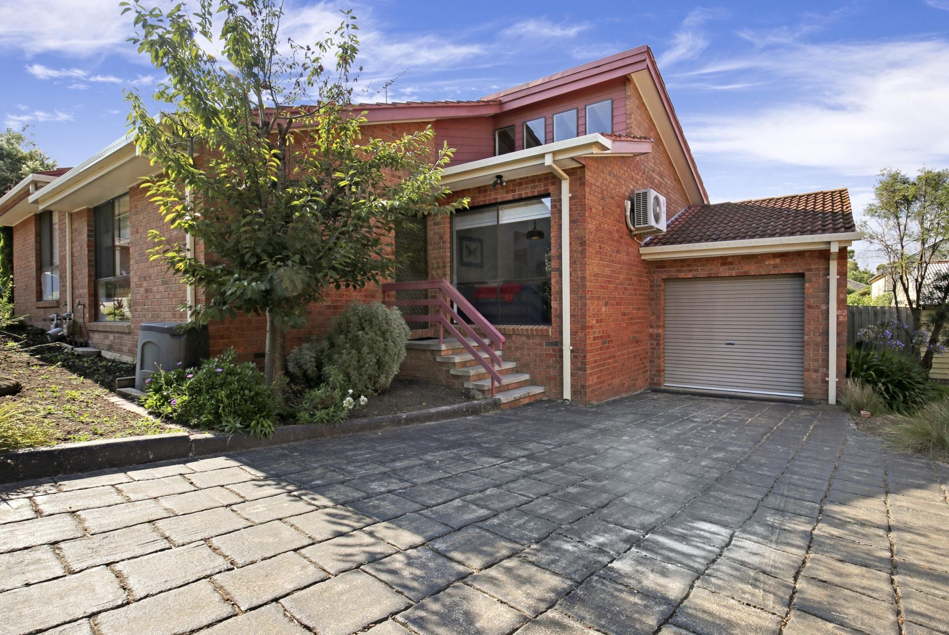 Light & Bright 2 Bedroom Townhouse