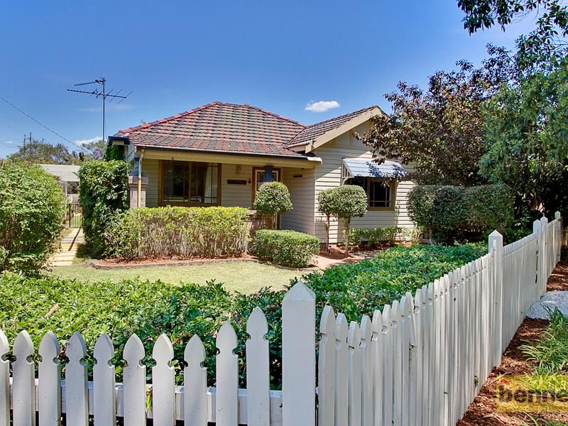 2 Fairfield Avenue, Windsor - Thumbnail 2