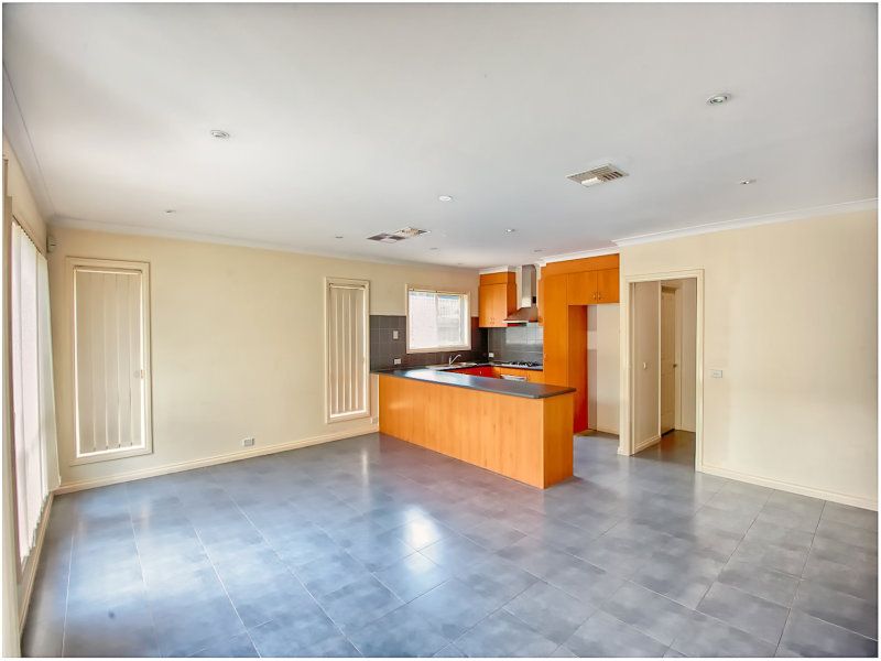 19 Loveridge Way SOUTH MORANG, South Morang - Thumbnail 5