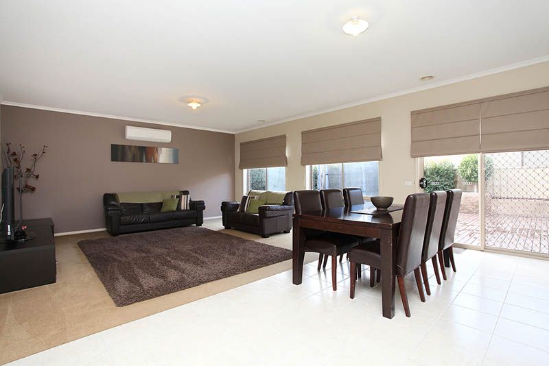 10 Gairdners Pass, Caroline Springs - Thumbnail 5