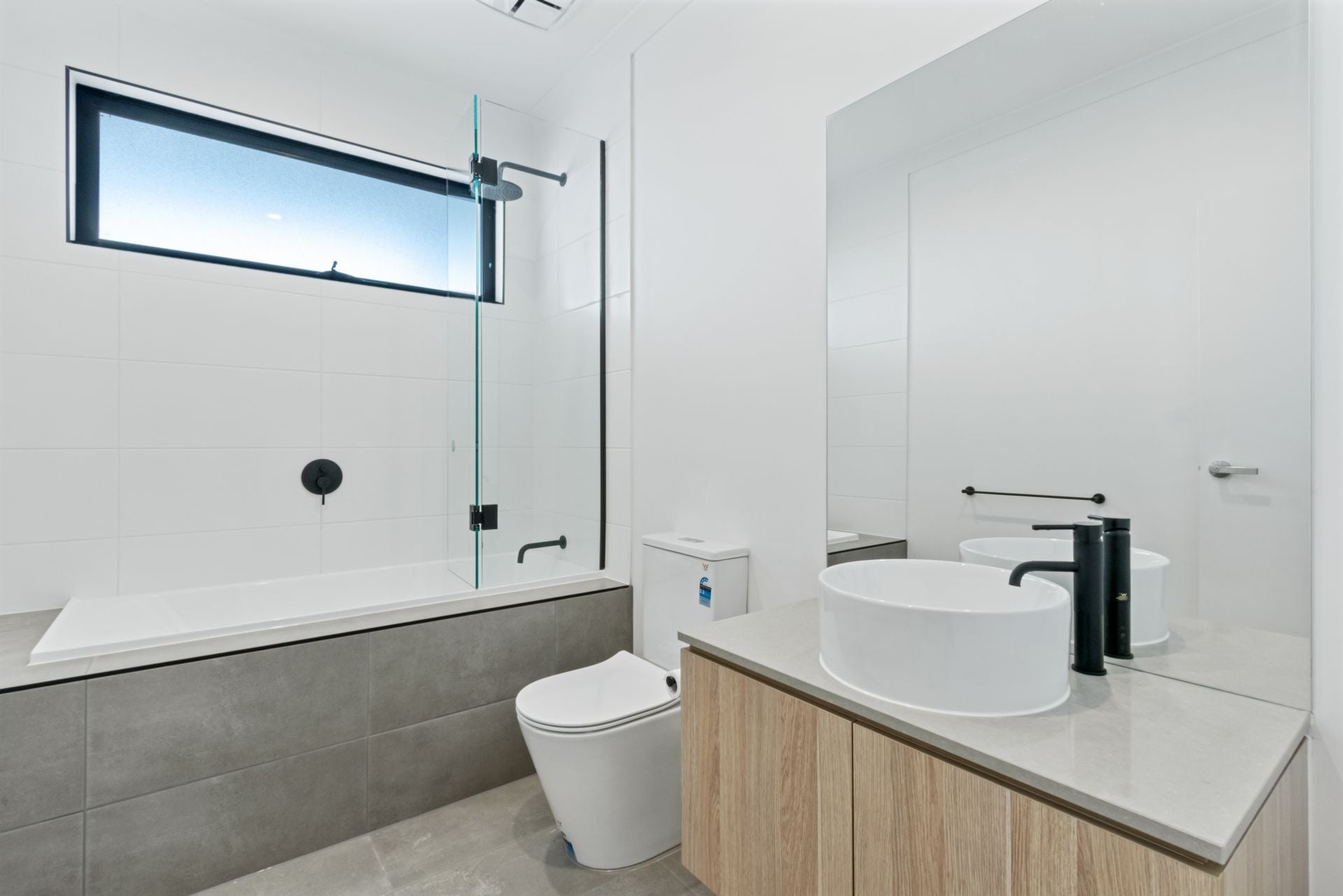 Near New Townhouse with Rooftop Terrace