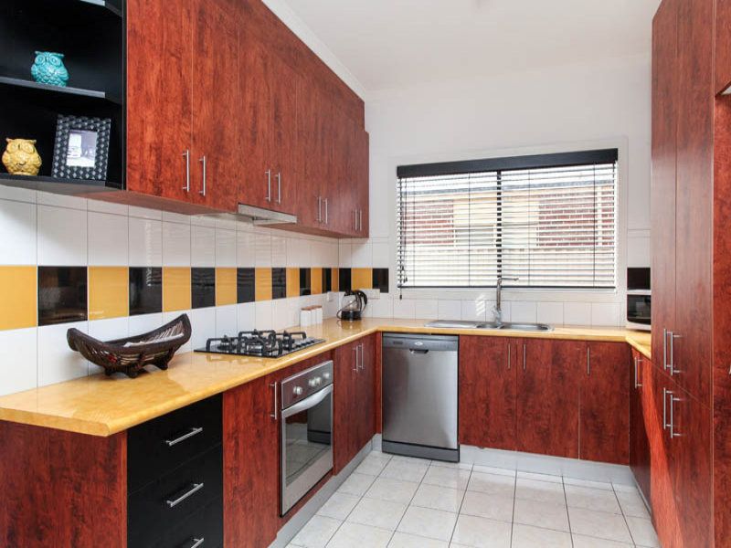 18 Stoke Heath Way, Caroline Springs - Thumbnail 6