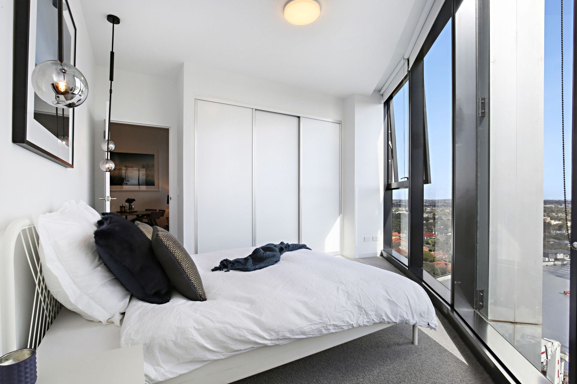 **Landlord offering 1 week rent free!!  !!Luxury Living at it's Finest**