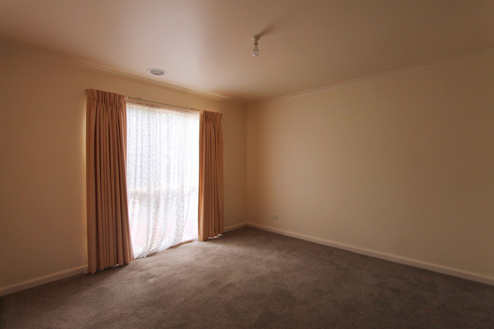 SPACIOUS HOME IN A GREAT LOCATION!!