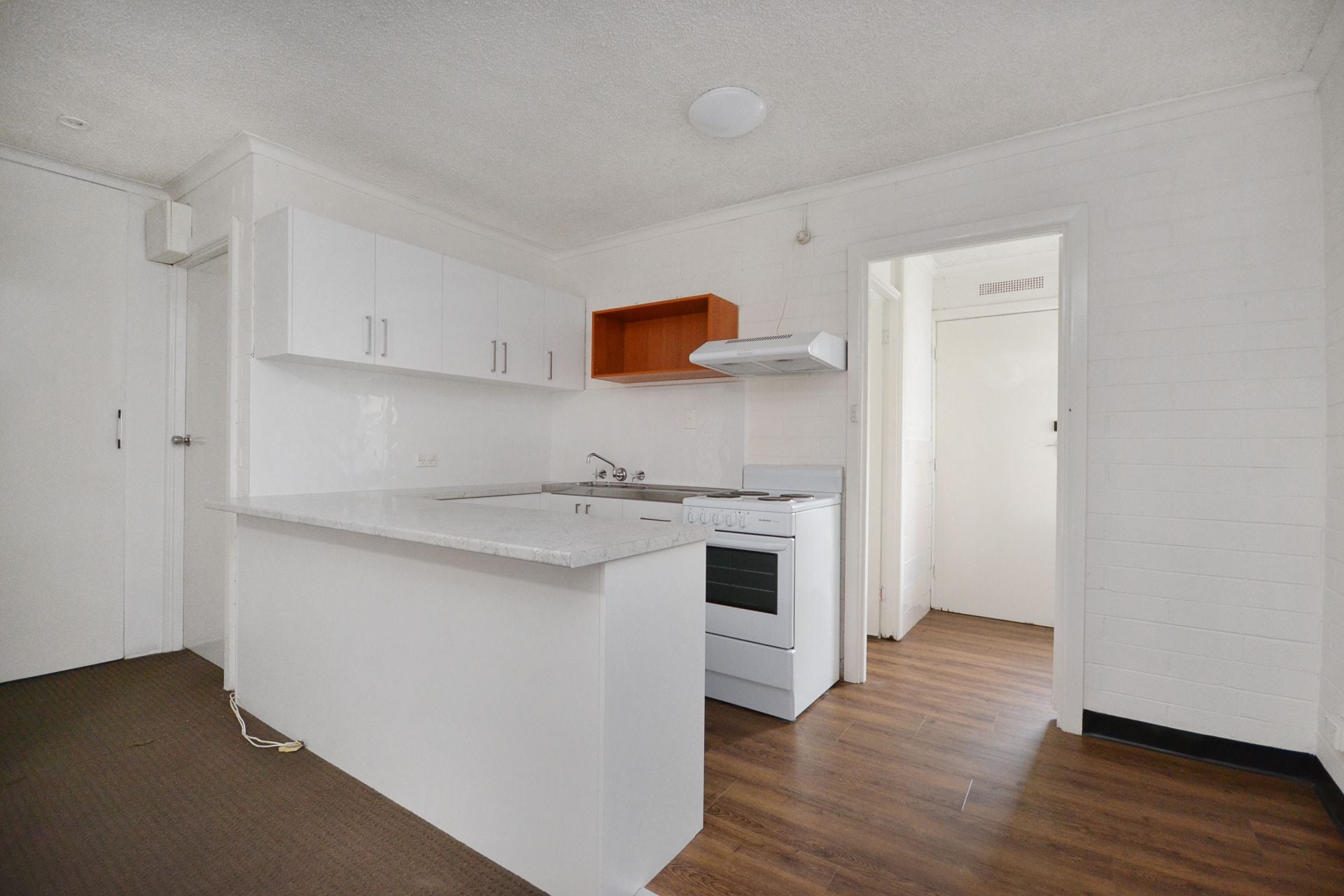 CUTE, COSY AND CONVENIENTLY LOCATED