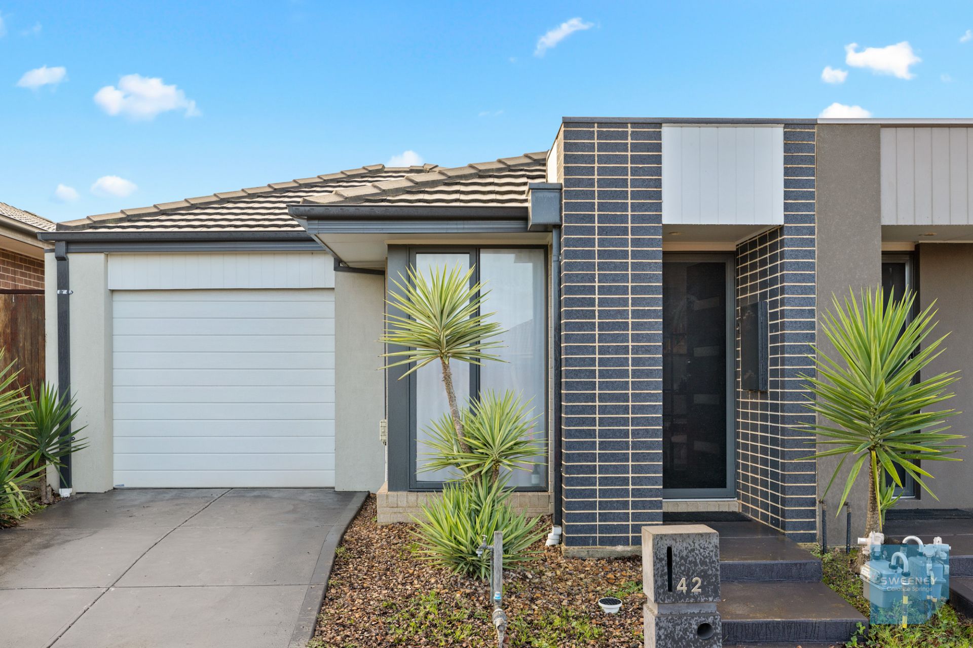 42 Annecy Boulevard, Fraser Rise - Thumbnail 2