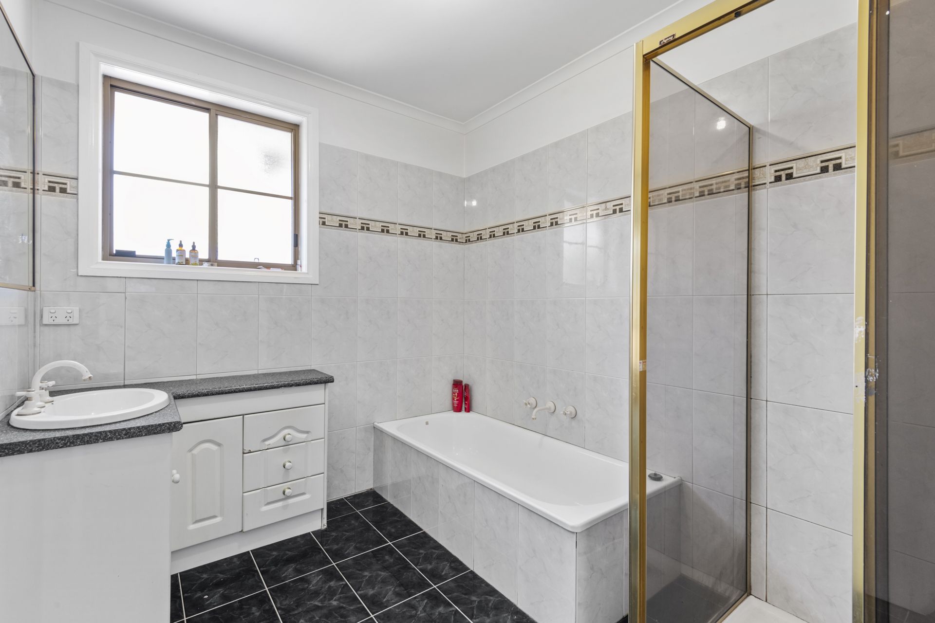 Spacious Unit in Ideal Locale