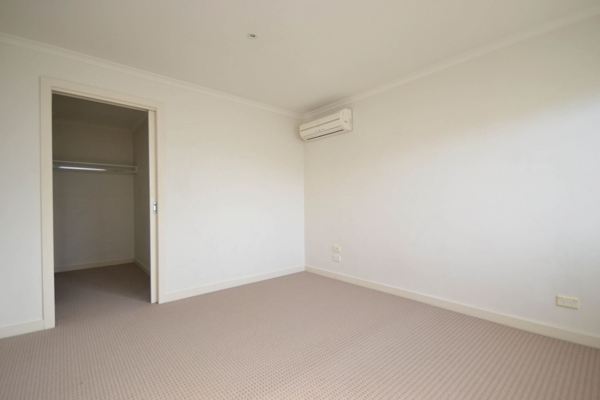 GREAT SIZED TOWNHOUSE