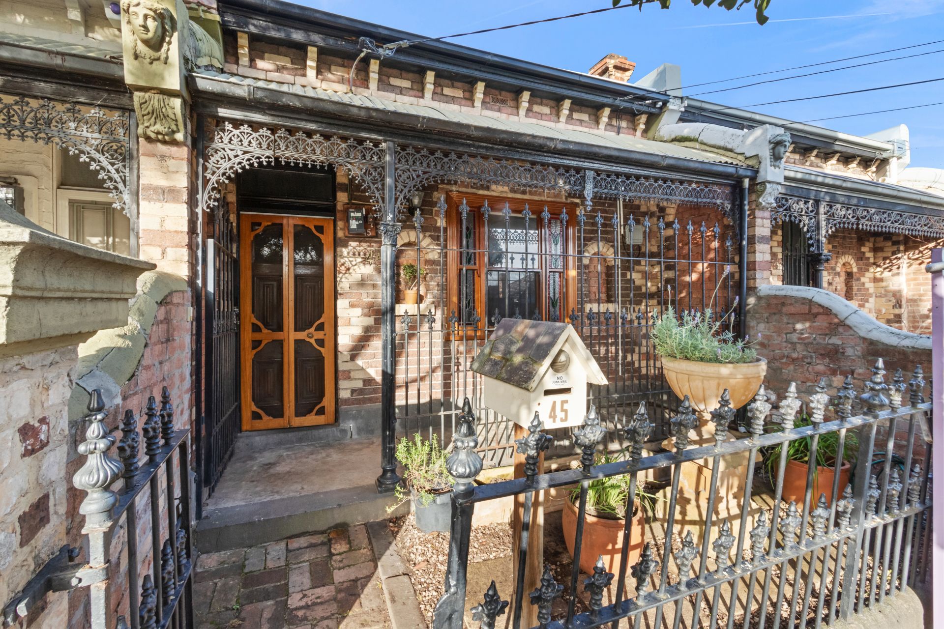 Gorgeous House in Perfect Location!