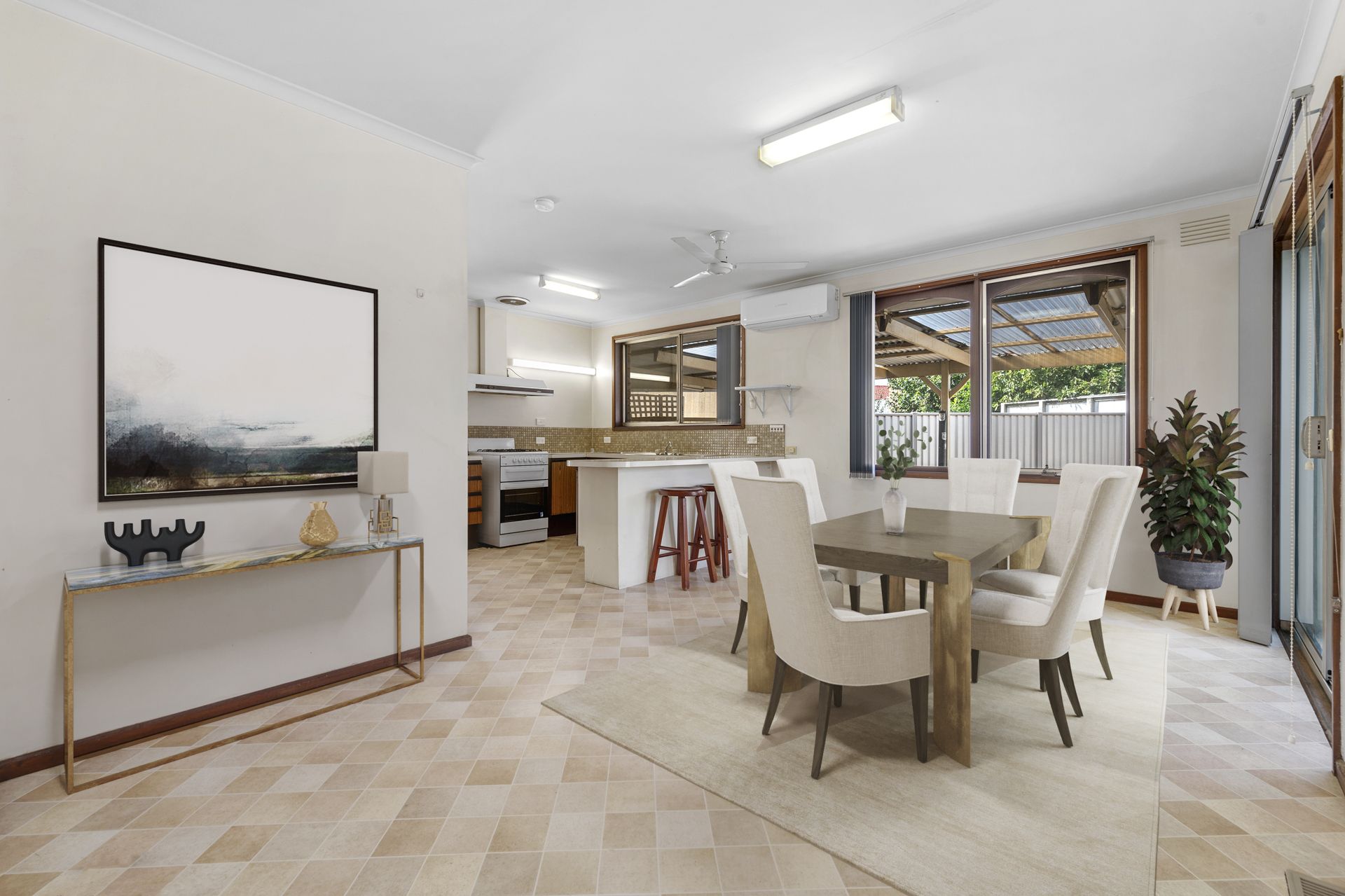 SUBSTANTIAL 4 BEDROOM FAMILY HOME - 646m2