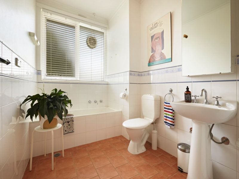 **Bright, sunny & fabulous location**