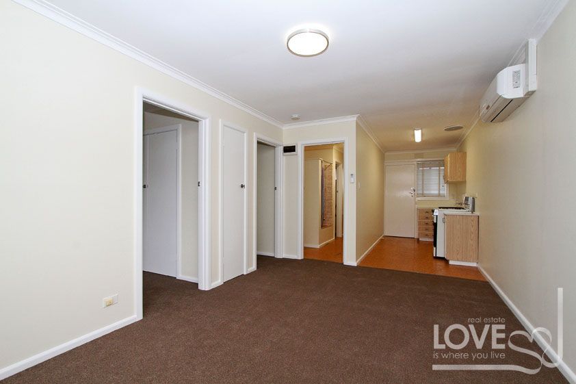 NEAT, TIDY & WELL LOCATED!