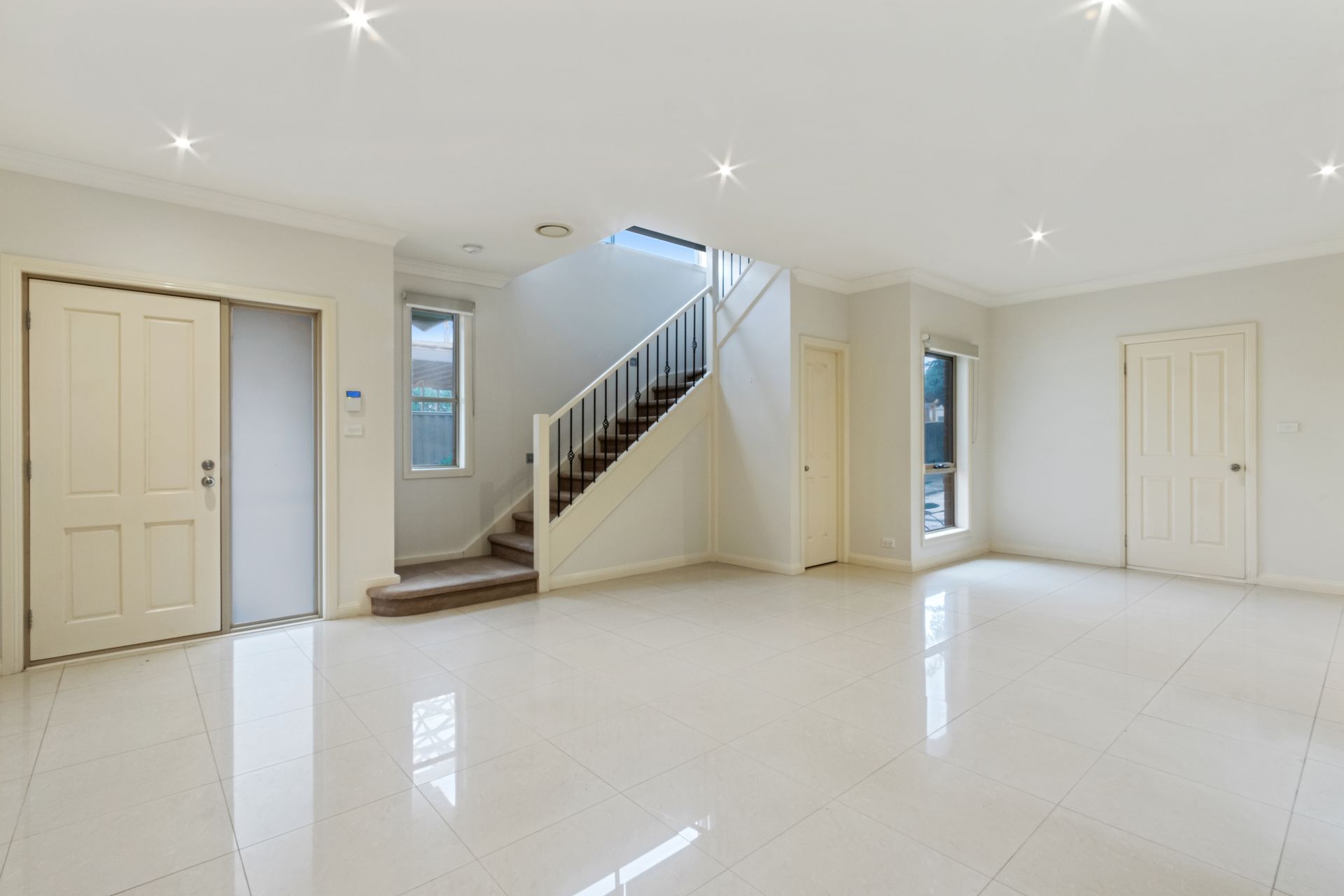 FANTASTIC THREE BEDROOM TOWNHOUSE!