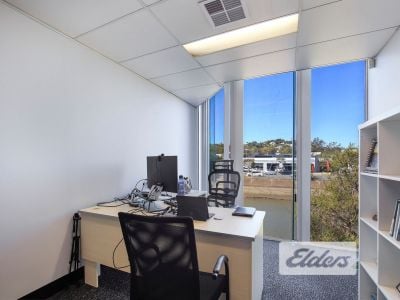 FUNCTIONAL INNER CITY OFFICE | 5 CAR PARKS!