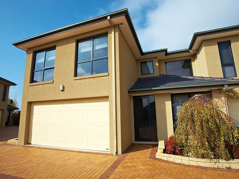 7/2 Sandlewood Close, Sanctuary Lakes - Thumbnail 3