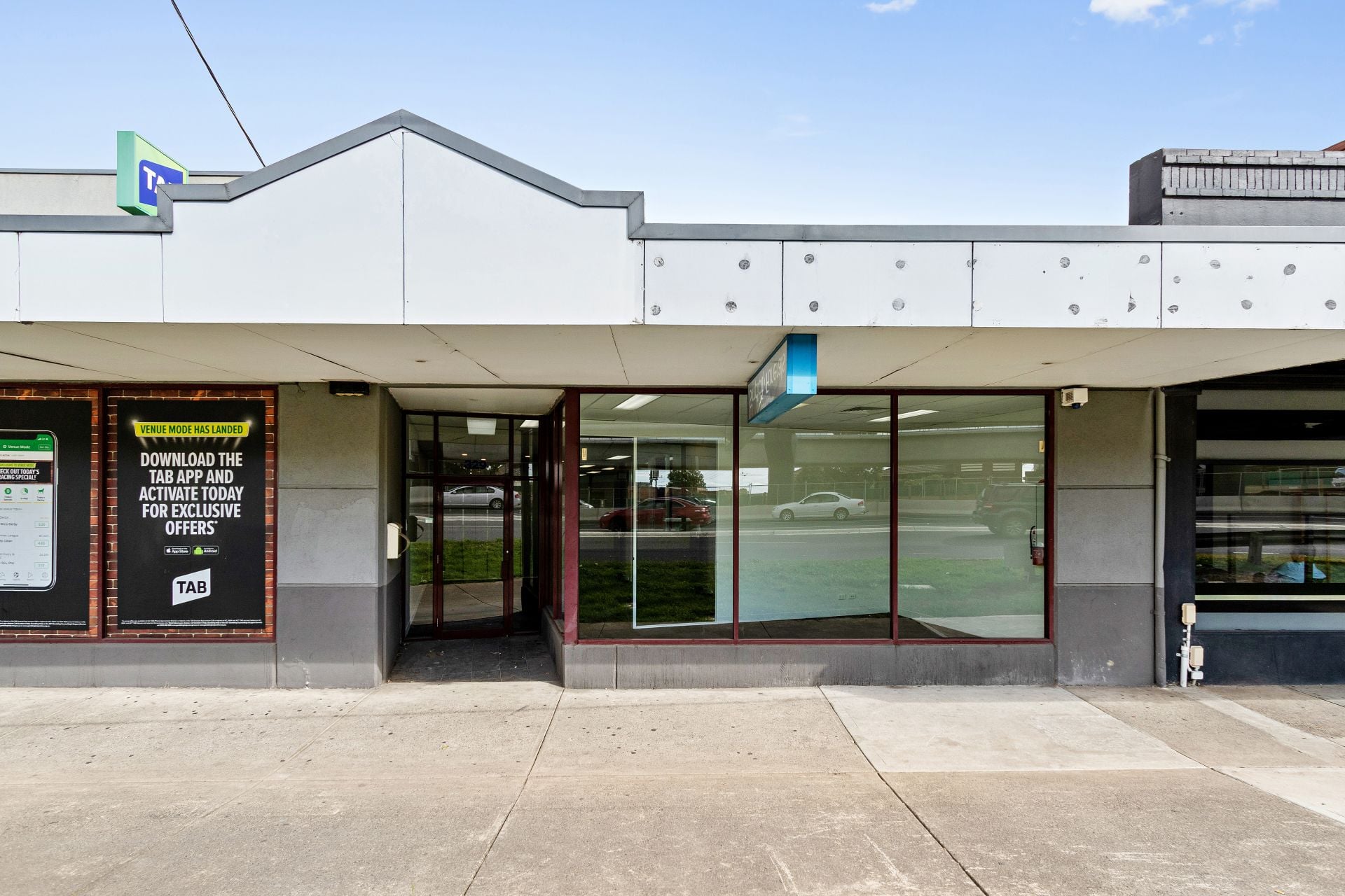 PRIME OFFICE/ RETAIL SPACE - OWNER WILL CONSIDER ALL OFFERS