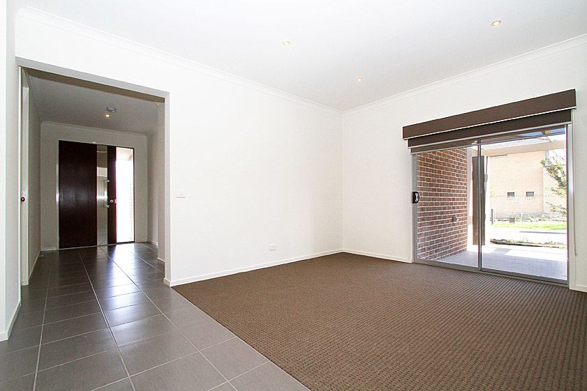 LOCATION & LIVING SPACE APLENTY!