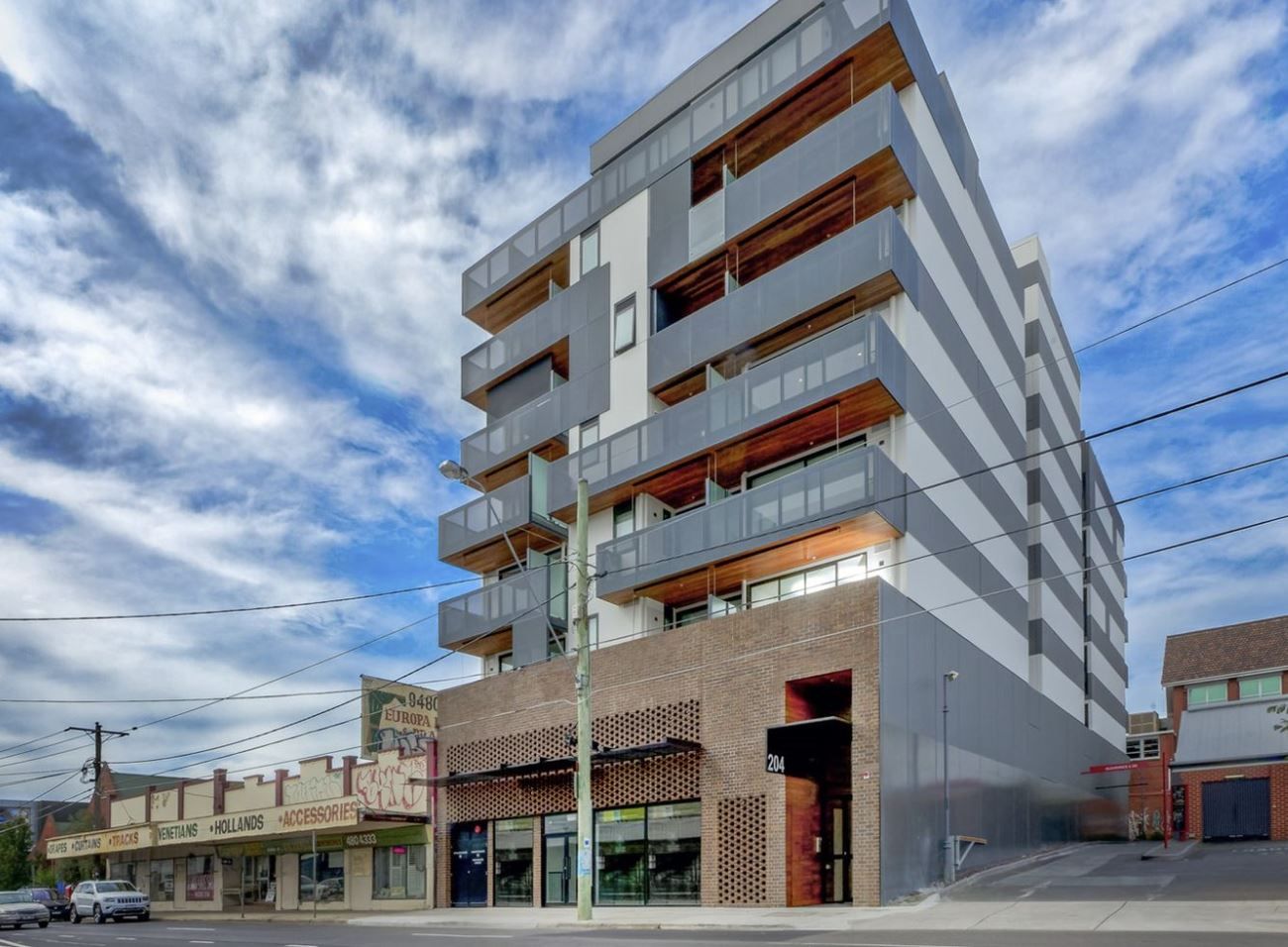 CONTEMPORARY AND CHIC
