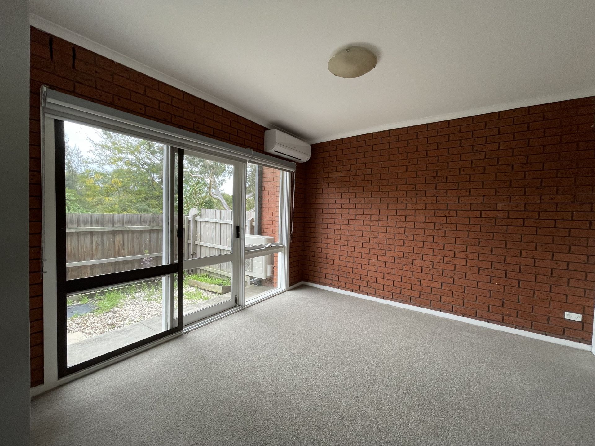 Spacious 2 Bedroom Townhouse Overlooking the Park!