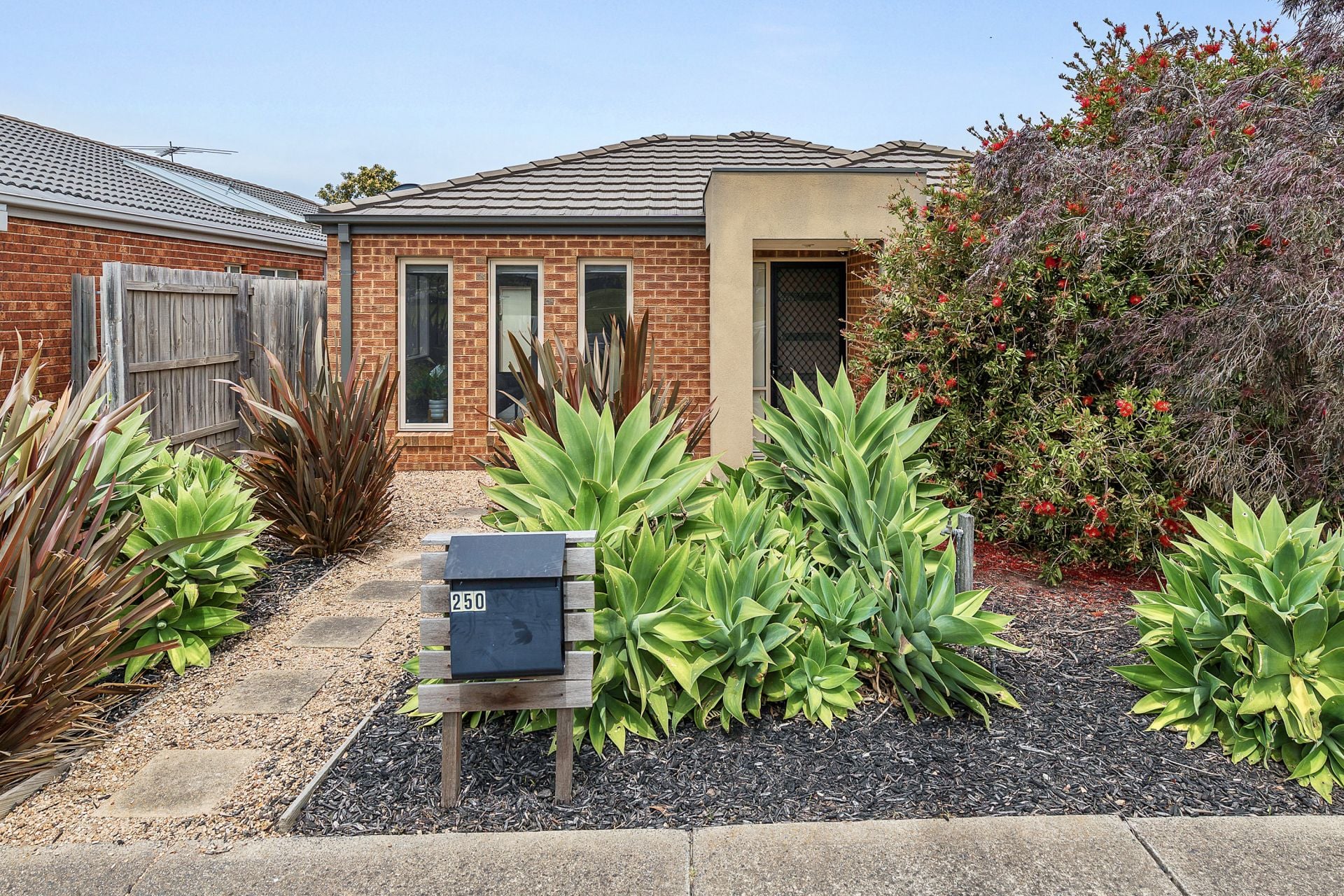 250 The Lakes Boulevard South Morang, South Morang - Thumbnail 3