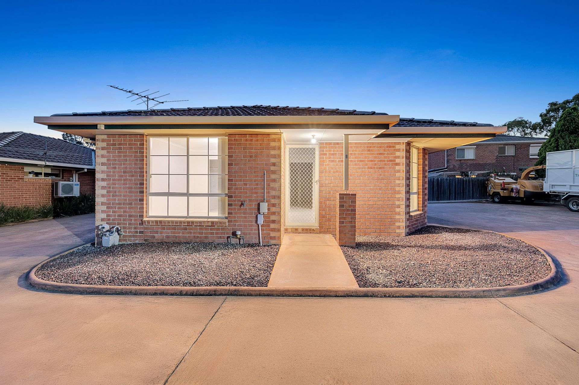 COSY & CLEAN TWO BEDROOM!