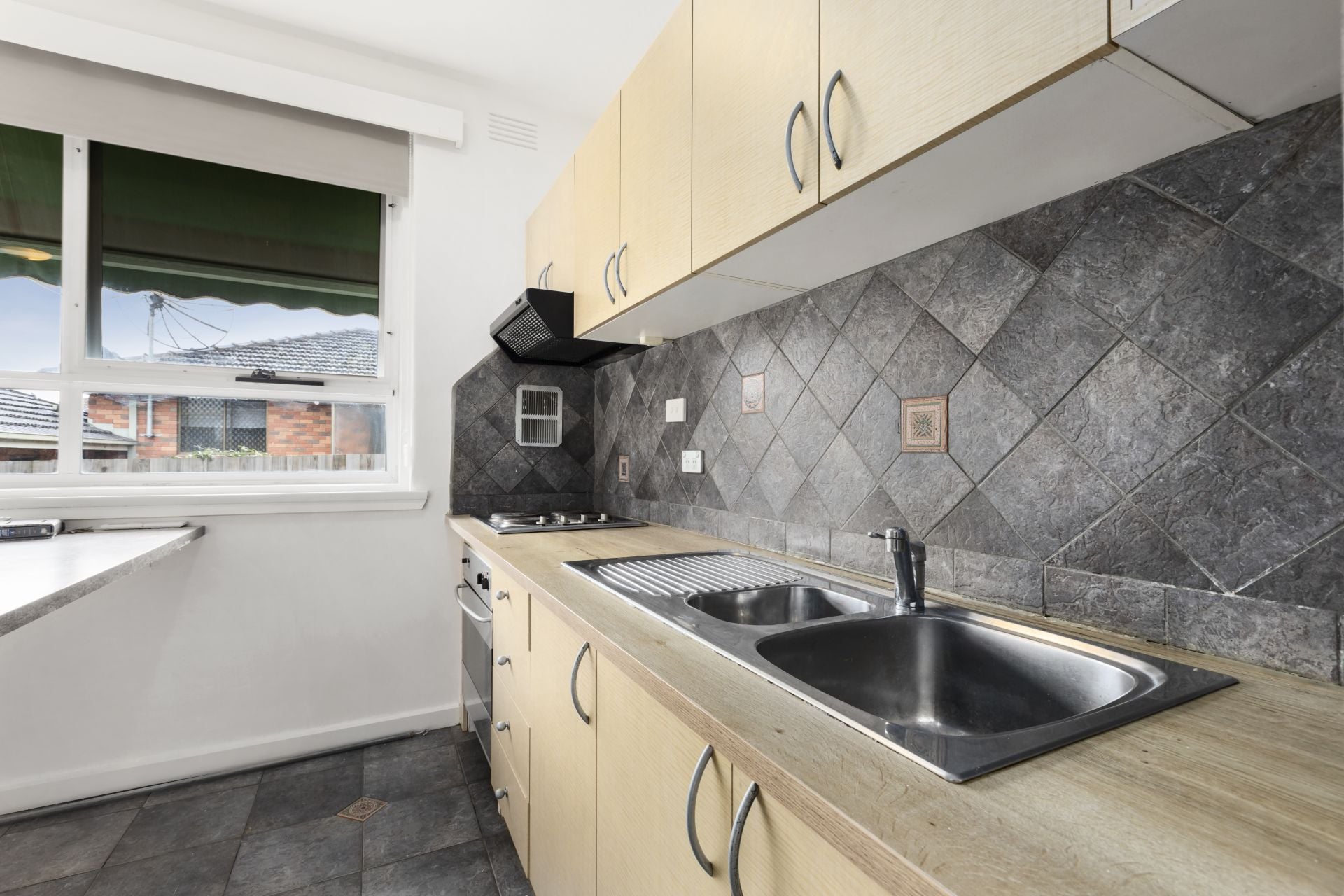 Modern Open-Plan Apartment Minutes Away from Penders Park!