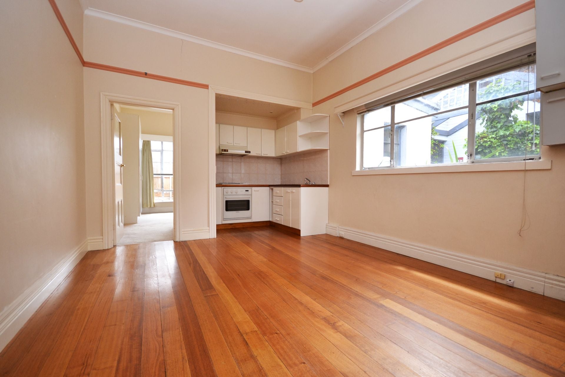 FABULOUS LOCATION & PRICED TO PLEASE