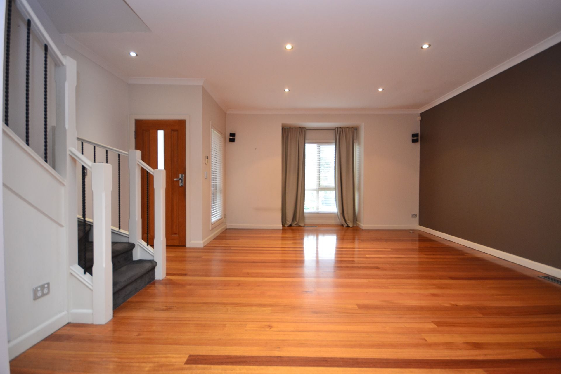 STYLISH MODERN LIVING