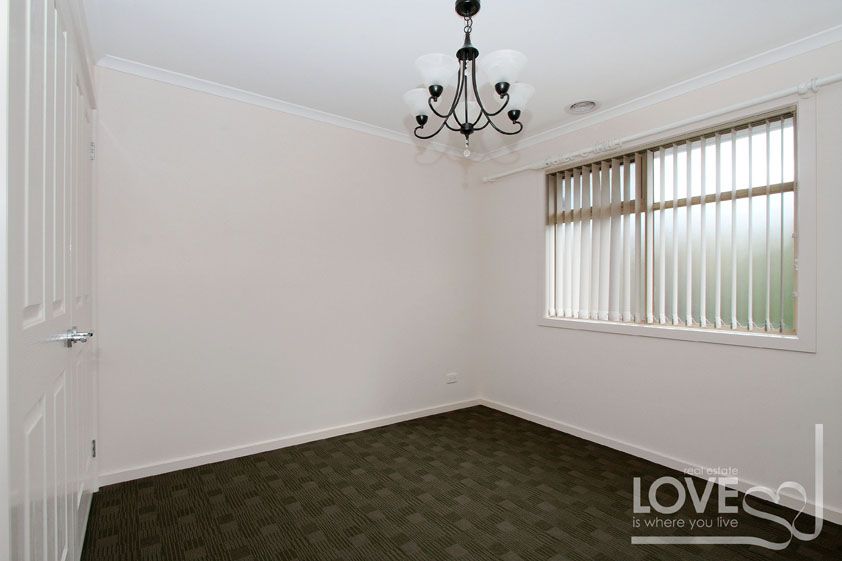 IMMACULATE TOWNHOUSE