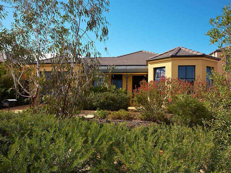18 Emerald Court, Caroline Springs - Thumbnail 2