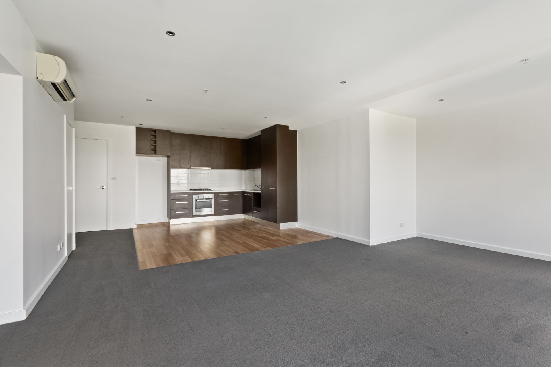 HUGE APARTMENT WITH CITY VIEWS