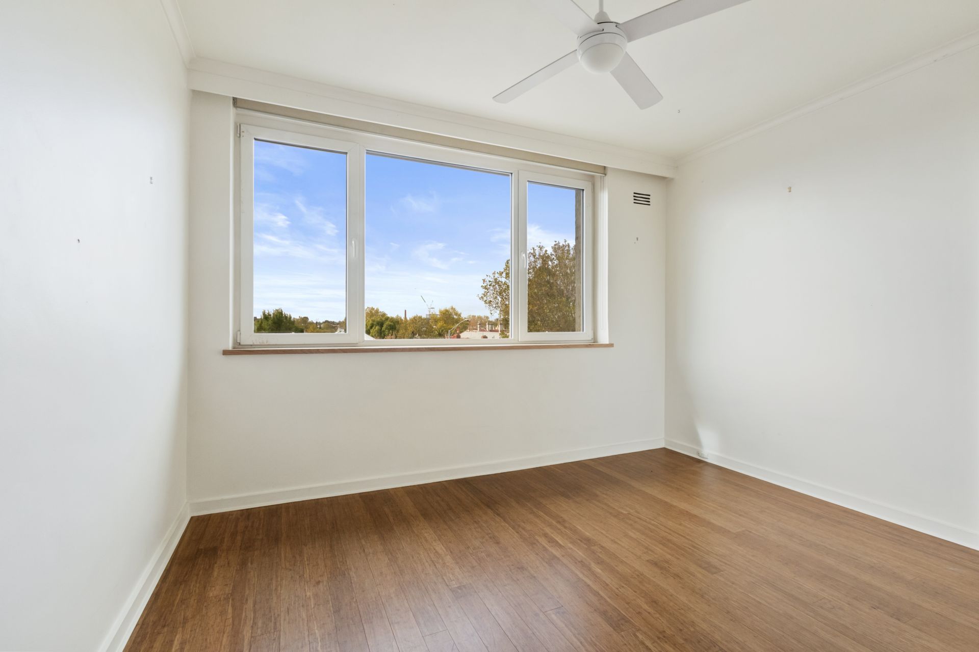 Light Filled, Two Bedroom Apartment Close to the City!