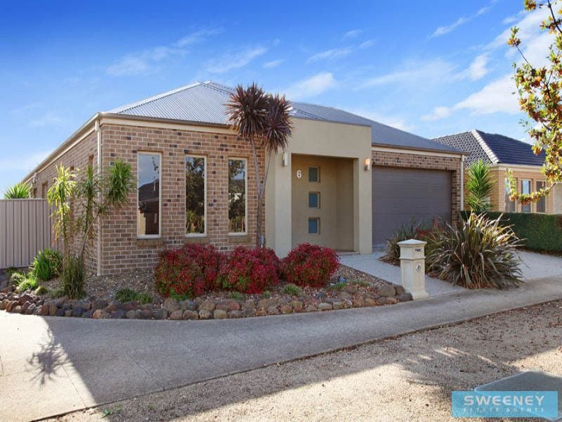 6 Glen Drouitt Drive, Caroline Springs - Thumbnail 2