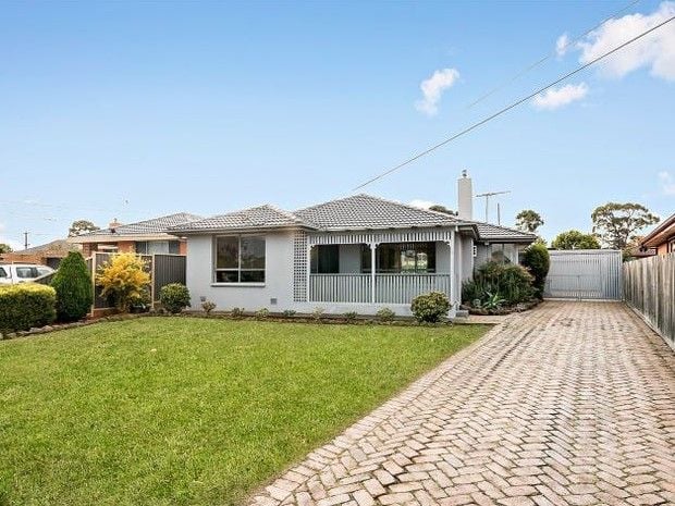 LOCATED IN CENTRAL THOMASTOWN-