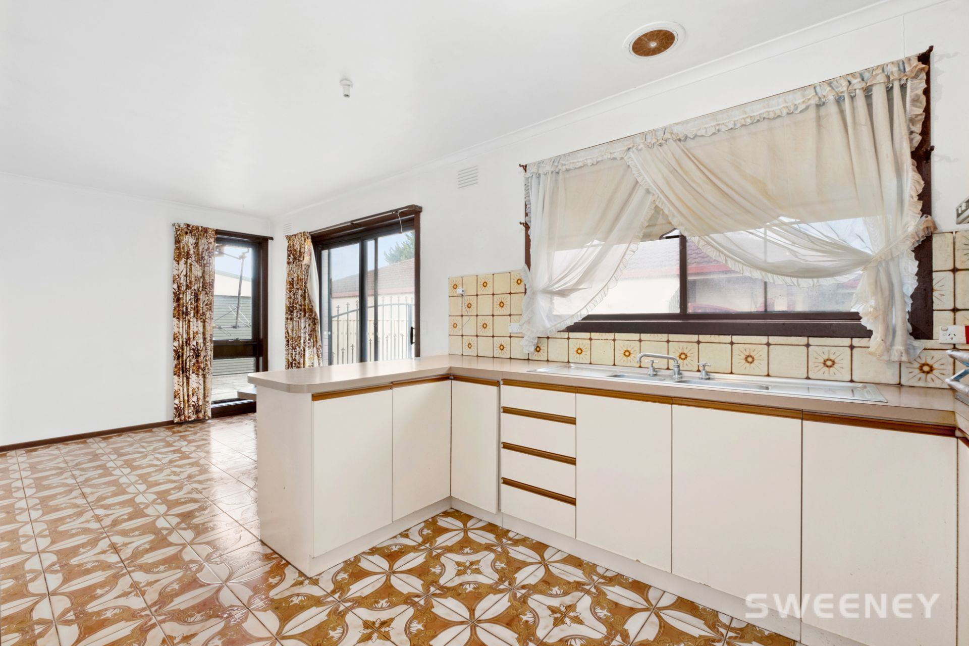 23 Roach Drive, Altona Meadows - Thumbnail 4