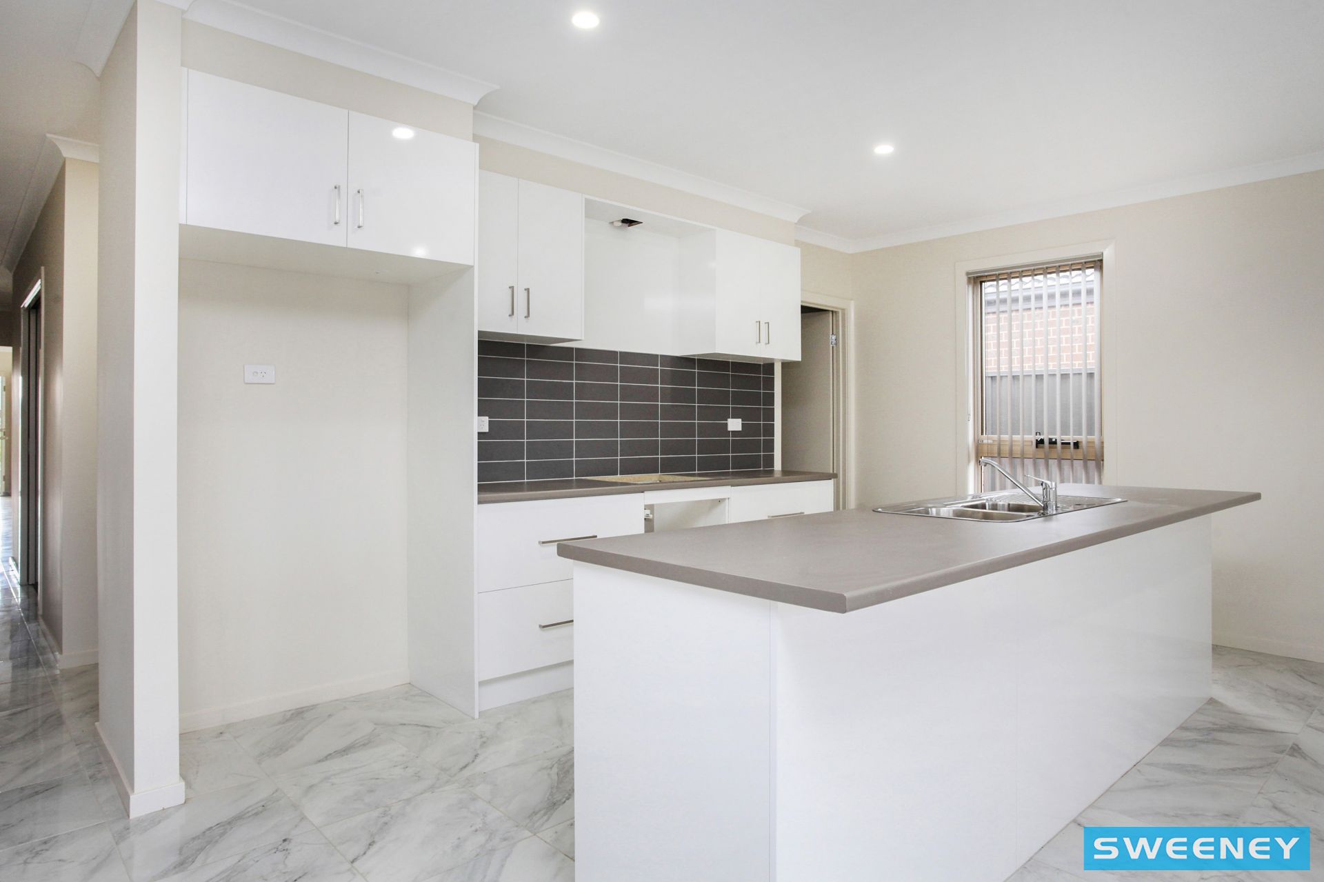 98 City Vista Court, Plumpton - Thumbnail 3