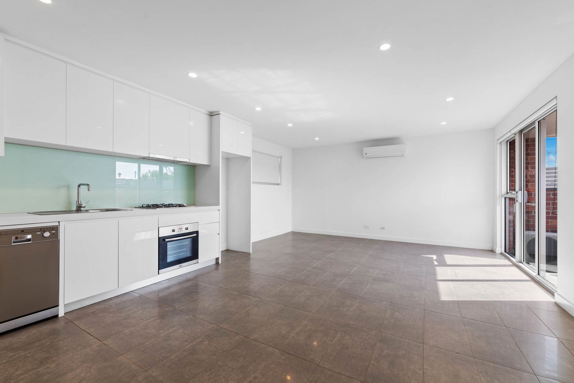 201/356 Carlisle Street, St Kilda East - Thumbnail 4