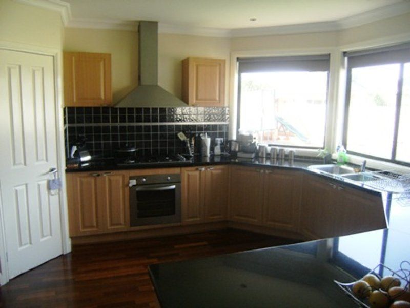 10 Waranga Close, Caroline Springs - Thumbnail 3