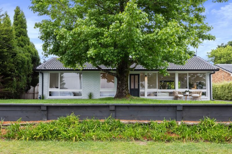 BEAUTIFUL VIEWS, EXQUISITE RENOVATION, ONE LEVEL