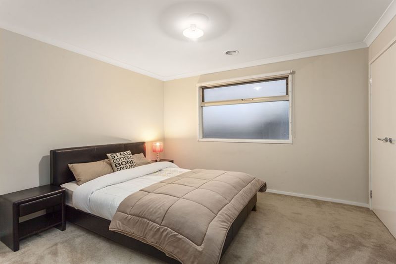 17 Hawkstowe Parade, South Morang - Thumbnail 7