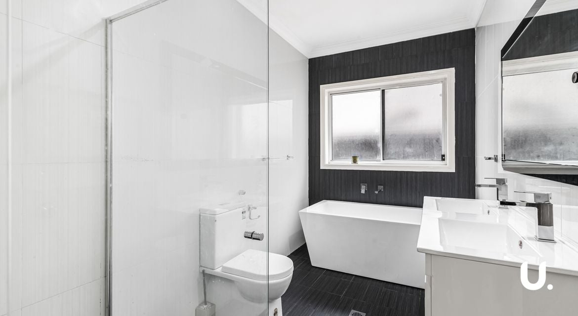 Colebee 18 Burringoa Crescent