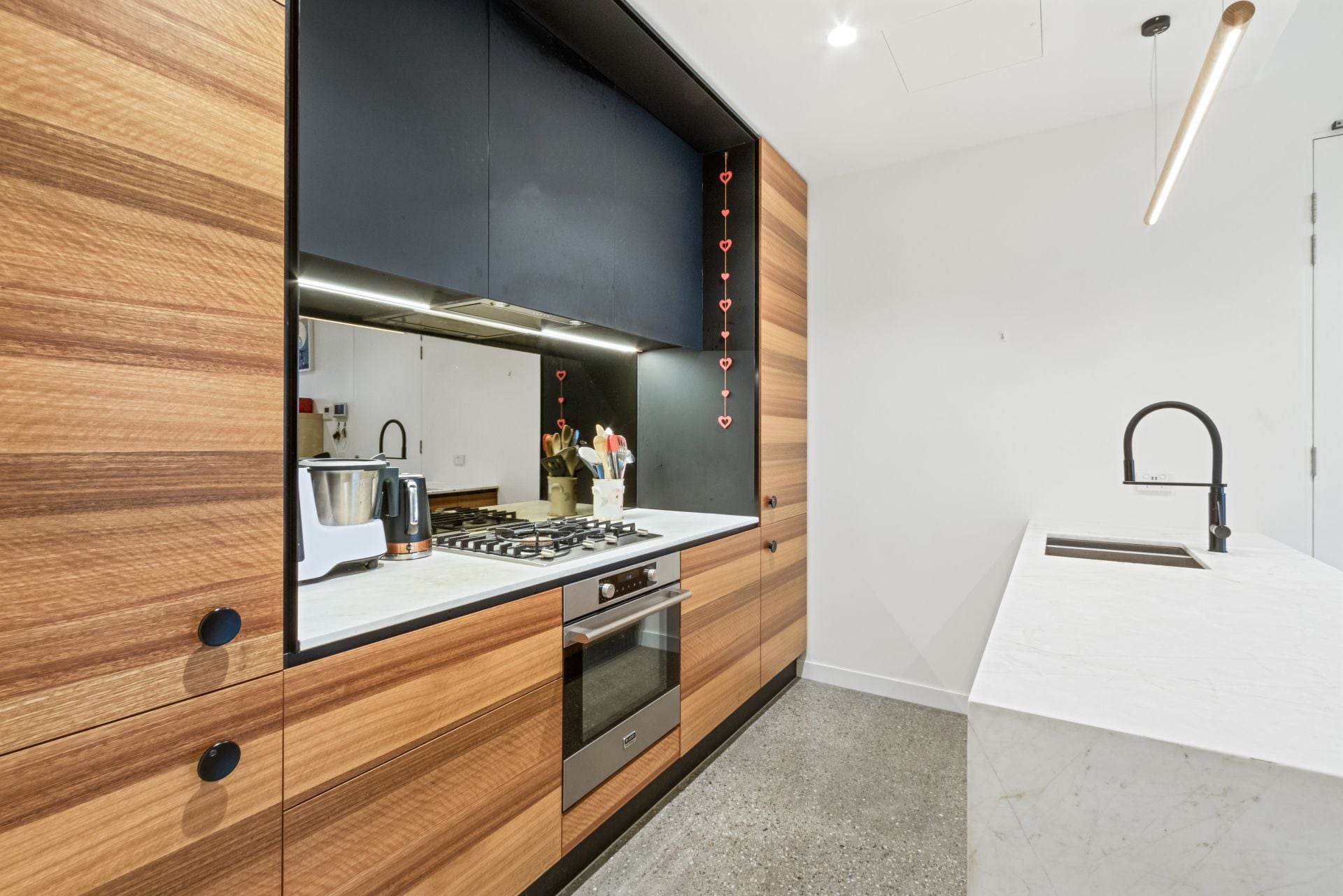 BOUTIQUE LIVING - SPACIOUS ONE BEDROOM
