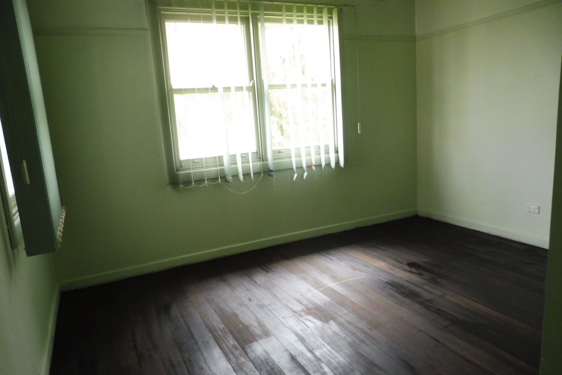 AFFORDABLE AND IN GREAT LOCATION!- 6 MONTH LEASE ONLY
